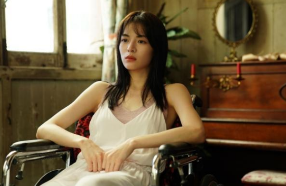 氛围感美女的特点,什么是氛围感美女