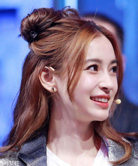 涂口红要涂粉饼打底吗(涂口红前要涂粉饼打底) 涂口红要涂粉饼打底吗(涂口红前要涂粉饼打底)