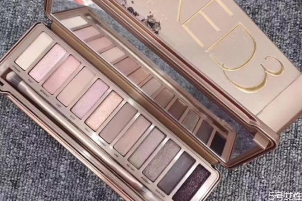 用廉价眼影的危害,眼影太便宜 对眼睛不好吗