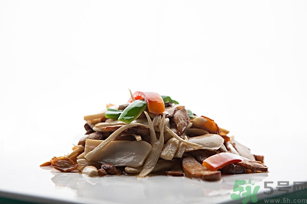 吃松茸的好处有哪些(吃松茸的好处有哪些)