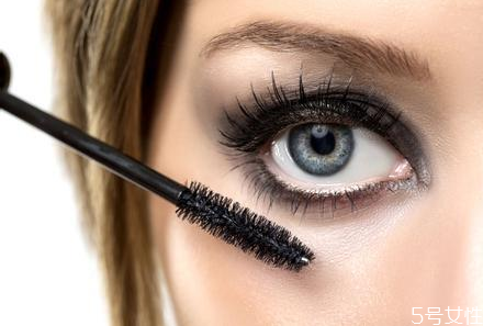 白色睫毛膏的正确刷法,睫毛膏正确刷法初学者