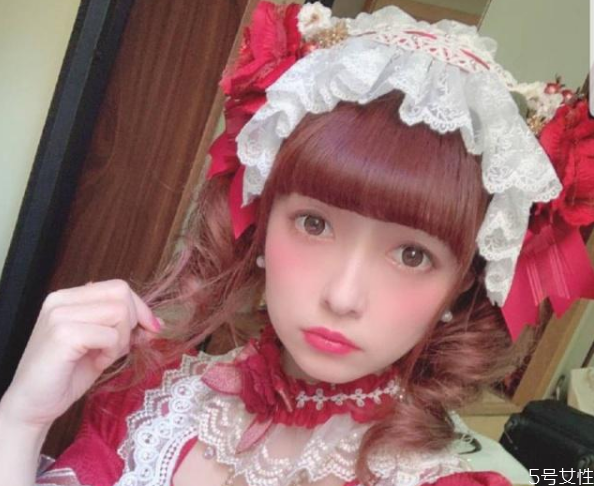 Lolita的妆容,lolita裙子推荐