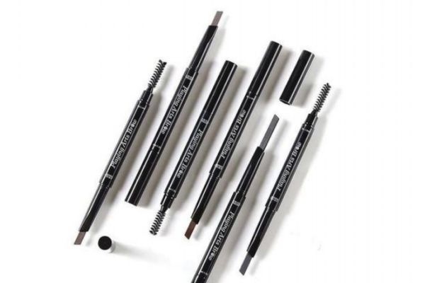 眉笔发白是发霉了吗,眉笔有白色的霉