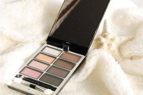 mistine眼影盘教程,mistine眼影盘教程清迈盘