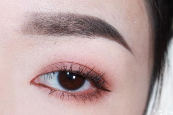 眼影的画法步骤图,怎样涂眼影