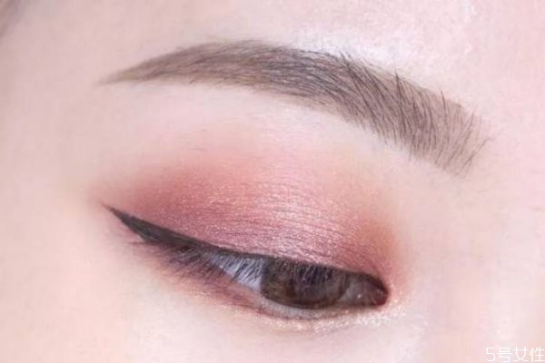 眼影新手教程,眼影怎么用步骤