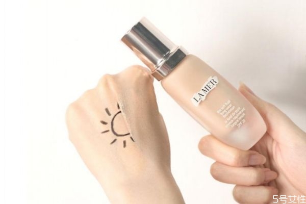 海蓝之谜粉底液适合干皮吗,海蓝之谜粉底液适合油皮吗 海蓝之谜粉底液适合干皮吗,海蓝之谜粉底液适合油皮吗