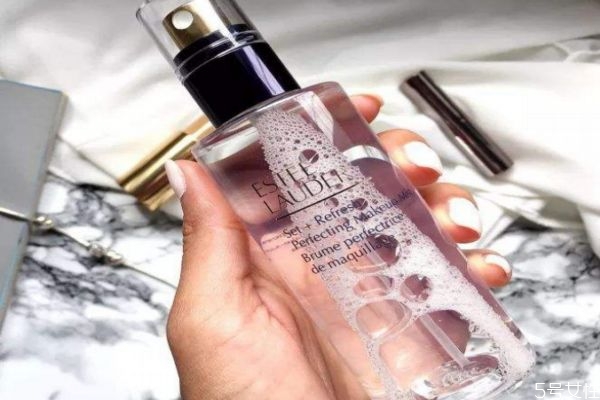 定妆喷雾怎么用才正确使用顺序,定妆粉好用还是定妆喷雾好用