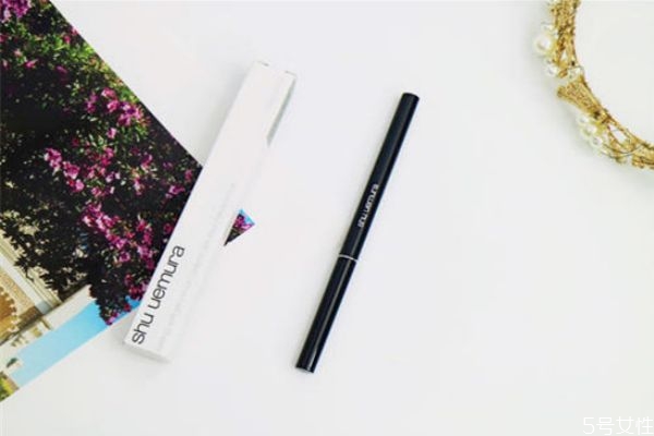 眼线笔是用什么材料做出来的,眼线笔的制作材料 眼线笔是用什么材料做出来的,眼线笔的制作材料