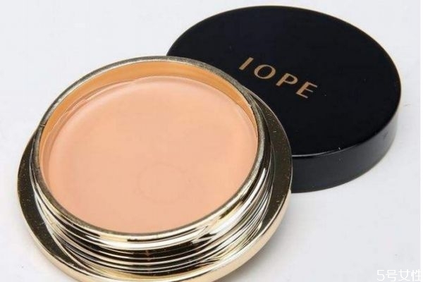 什么情况需要用眼霜(早上需要用眼霜吗)