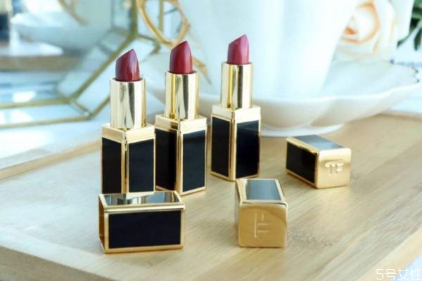 持久度高的口红,哪个牌子的口红持久度好一点