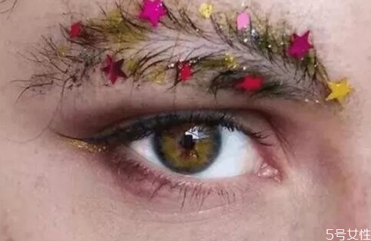 圣诞节眉毛妆容,圣诞老人的眉毛