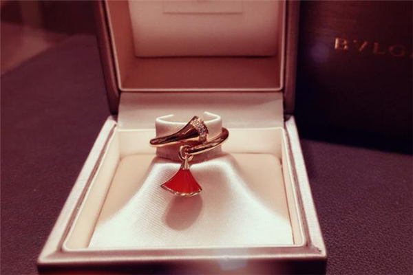 红玉髓可以戴着洗澡吗,紫色玉髓可以戴着洗澡吗