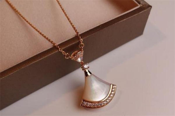 白贝母的功效和作用禁忌,贝母的作用和功效 白贝母的功效和作用禁忌,贝母的作用和功效