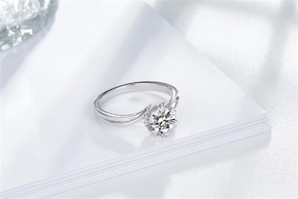 dr钻戒只需要男身份证么,dr钻戒身份证号可以吗