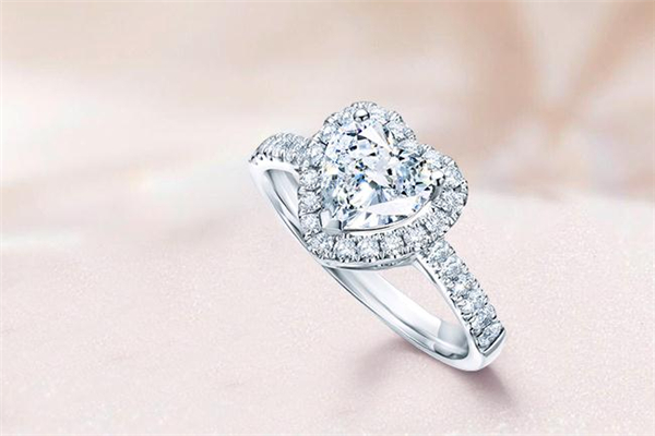 dr钻戒一般市场回收多少钱,dr钻戒回收值钱吗? dr钻戒一般市场回收多少钱,dr钻戒回收值钱吗?