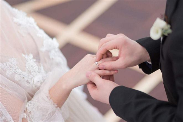 dr一克拉钻戒价格多少,dr钻戒一克拉图片及价格表