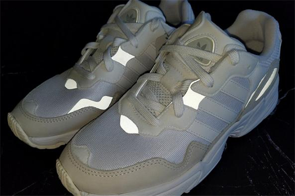 yung1偏码吗,阿迪达斯YUNG1偏码吗