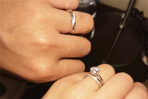 男女婚戒的正确戴法,婚戒男女怎么戴