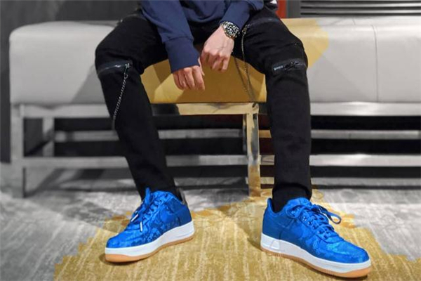 aj1联名clot白丝绸的发售渠道,clot联名aj丝绸卫衣是真的吗