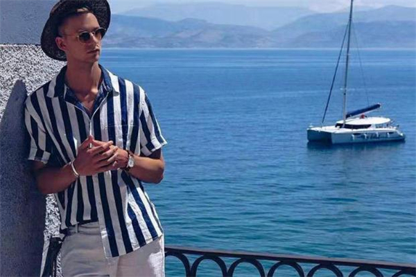 竖条纹衬衫搭配什么裤子,条纹衬衫怎么搭配裤子 竖条纹衬衫搭配什么裤子,条纹衬衫怎么搭配裤子