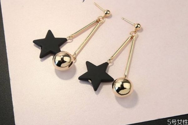 戴耳环睡觉有什么危害,戴耳环睡觉好不好