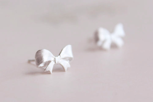 耳饰一般什么银比较好,耳饰选金色还是银色