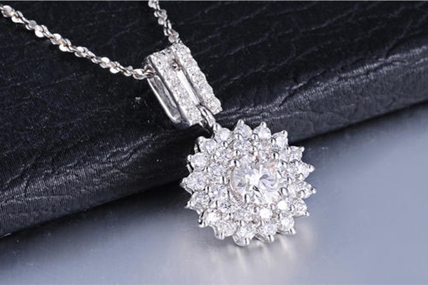 钻石项链怎么选,买钻石项链要注意什么