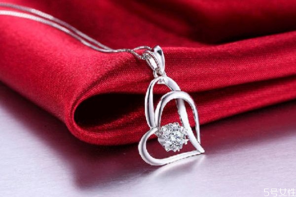 铂金贵不贵,铂金价格比黄金便宜? 铂金贵不贵,铂金价格比黄金便宜?