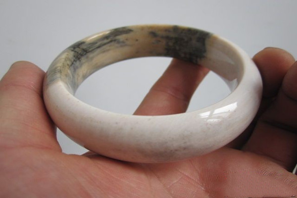 树化玉手镯价格及图片,什么样的树化玉手镯最好的