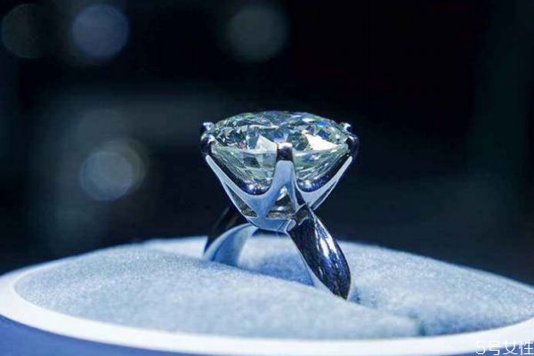 钻石的价格为什么那么高,钻石为啥这么贵