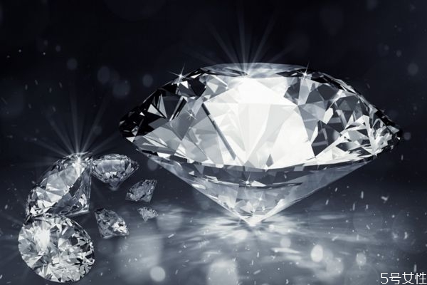 钻石有哪些颜色,最好的钻石颜色是什么颜色??