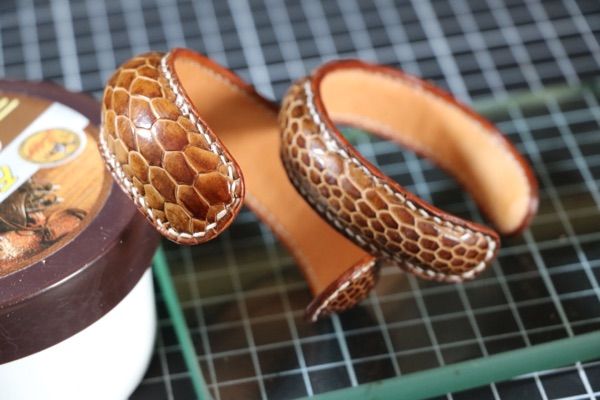 情侣手镯刻什么字好,情侣手链刻字刻什么好