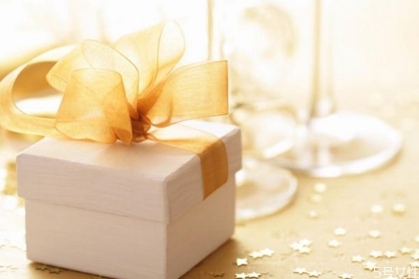 送暗恋对象应该送什么礼物,送什么表示暗恋