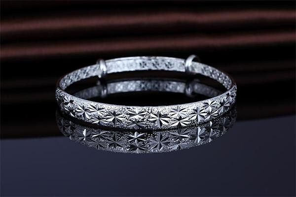 女士金手镯戴哪个手比较好,女人戴银手镯带哪只手好 女士金手镯戴哪个手比较好,女人戴银手镯带哪只手好