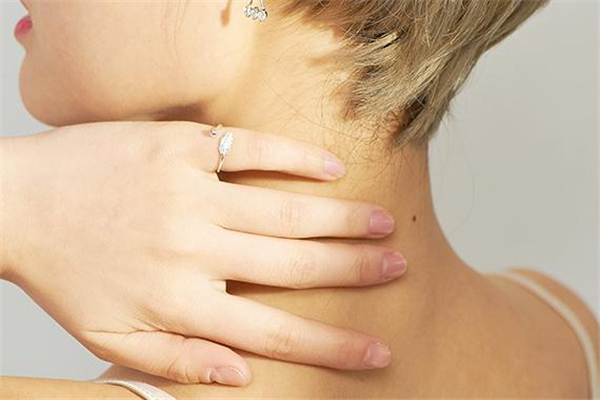 女人尾戒防小人的戴法,尾戒防小人的戴法 女人尾戒防小人的戴法,尾戒防小人的戴法