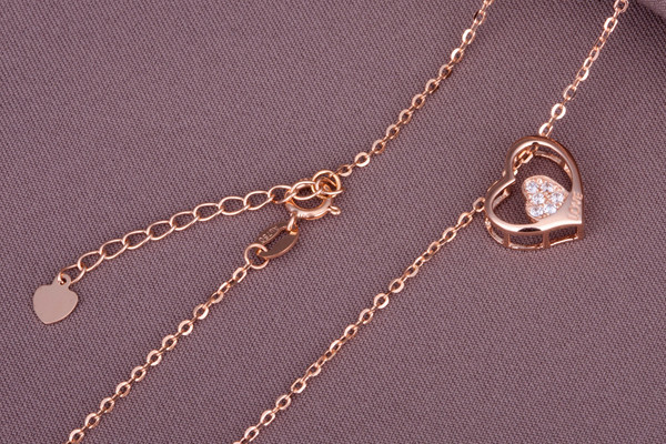 18k玫瑰金项链,18k玫瑰金手链的寓意 18k玫瑰金项链,18k玫瑰金手链的寓意