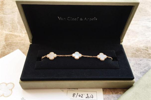 梵克雅宝五花手链长度多少厘米,梵克雅宝五花手链长度是一样的吗