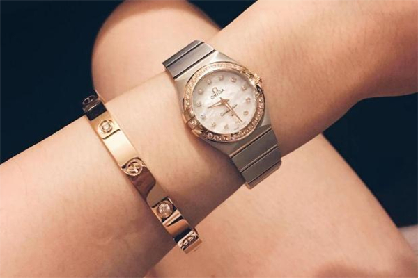 卡地亚手镯是纯金还是镀金,卡地亚手镯是镀金还是纯k金