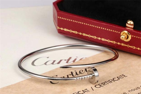 卡地亚手镯多少钱回收,卡地亚手镯回收值钱吗
