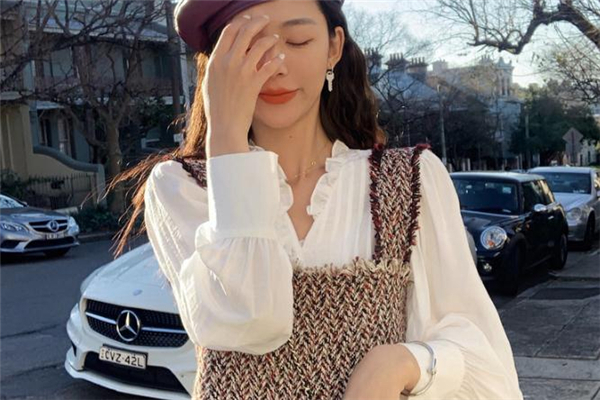 木耳边衬衣怎么搭配,木耳领衬衫搭配什么外套