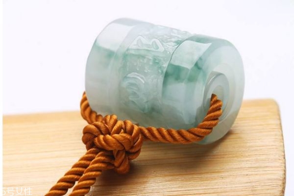 检验翡翠真假的方法,怎么看翡翠的真假 检验翡翠真假的方法,怎么看翡翠的真假