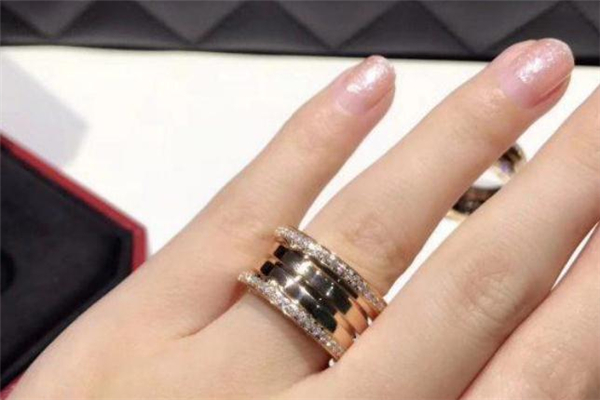 宝格丽戒指弹簧会松吗,宝格丽弹簧戒指是什么材质 宝格丽戒指弹簧会松吗,宝格丽弹簧戒指是什么材质