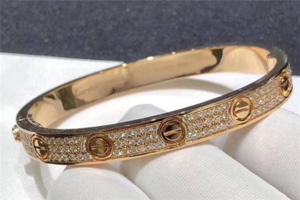 卡地亚手镯为什么那么多人喜欢,卡地亚手镯为什么那么贵?为你揭秘!