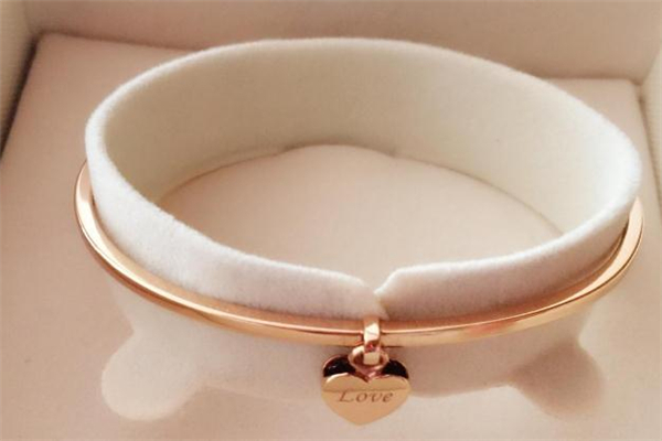 金镯子戴变形了怎么办,金镯子压变形了能修吗 金镯子戴变形了怎么办,金镯子压变形了能修吗