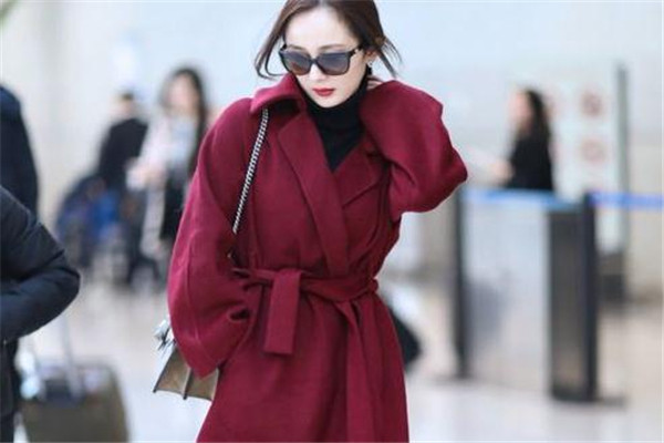 土红色配什么颜色好看,土黄配红色好看吗