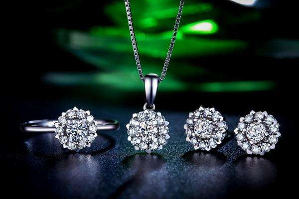 耳钉的类型,耳钉属于什么类目