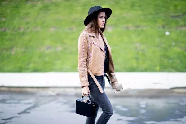 羊羔毛适合什么人穿,羊羔毛衣服好不好 羊羔毛适合什么人穿,羊羔毛衣服好不好