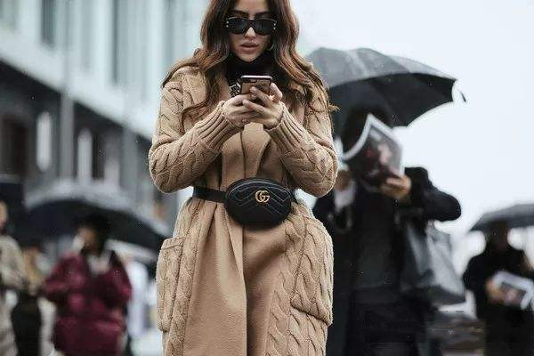 针织外套里面搭配什么衣服,针织外套里面搭什么好看