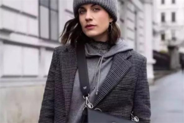 灰色外套配什么卫衣,灰色西装外套搭配